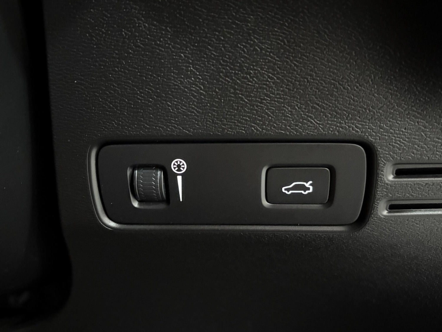 Used Volvo XC40 2019 for sale - 77021025: Photo 33