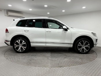 Used Volkswagen Touareg 2016 for sale - 75258110: Photo