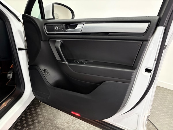 Used Volkswagen Touareg 2016 for sale - 75258110: Photo 36