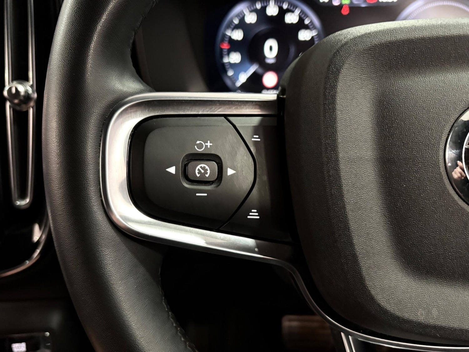 Used Volvo XC40 for sale - 78128166: Photo 16