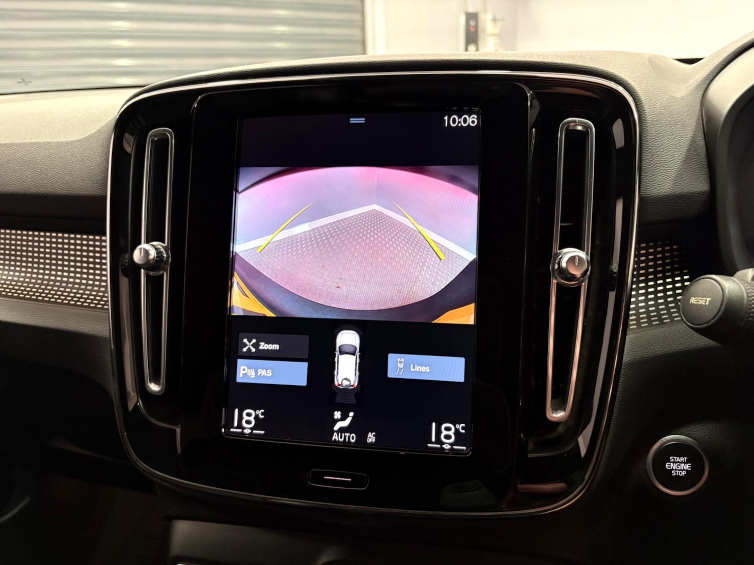 Used Volvo XC40 for sale - 78128166: Photo 25