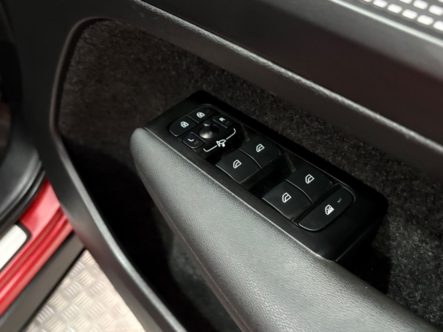 Used Volvo XC40 for sale - 78128166: Photo 34