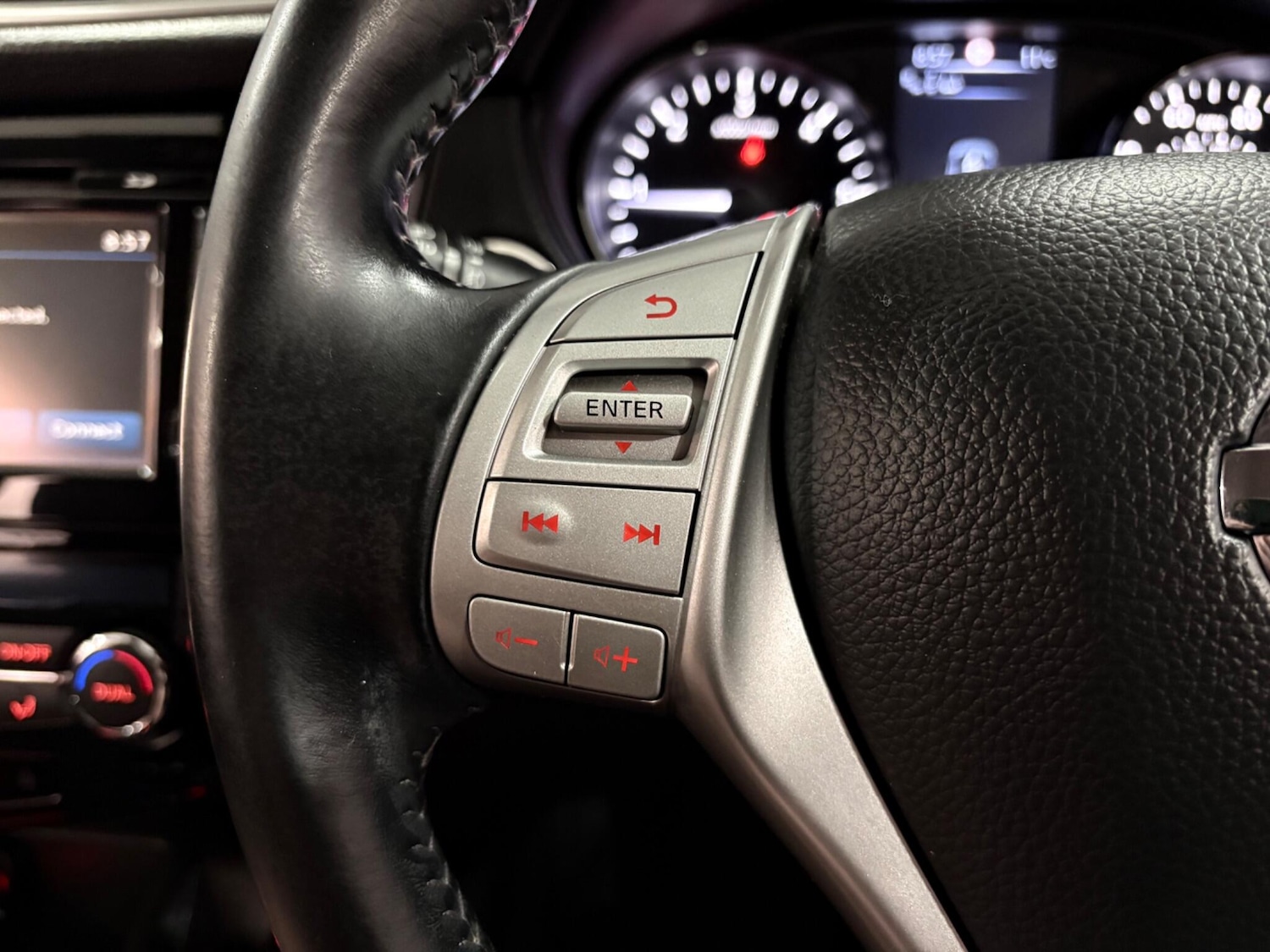 Used Nissan Qashqai 2015 for sale - 77696320: Photo 17