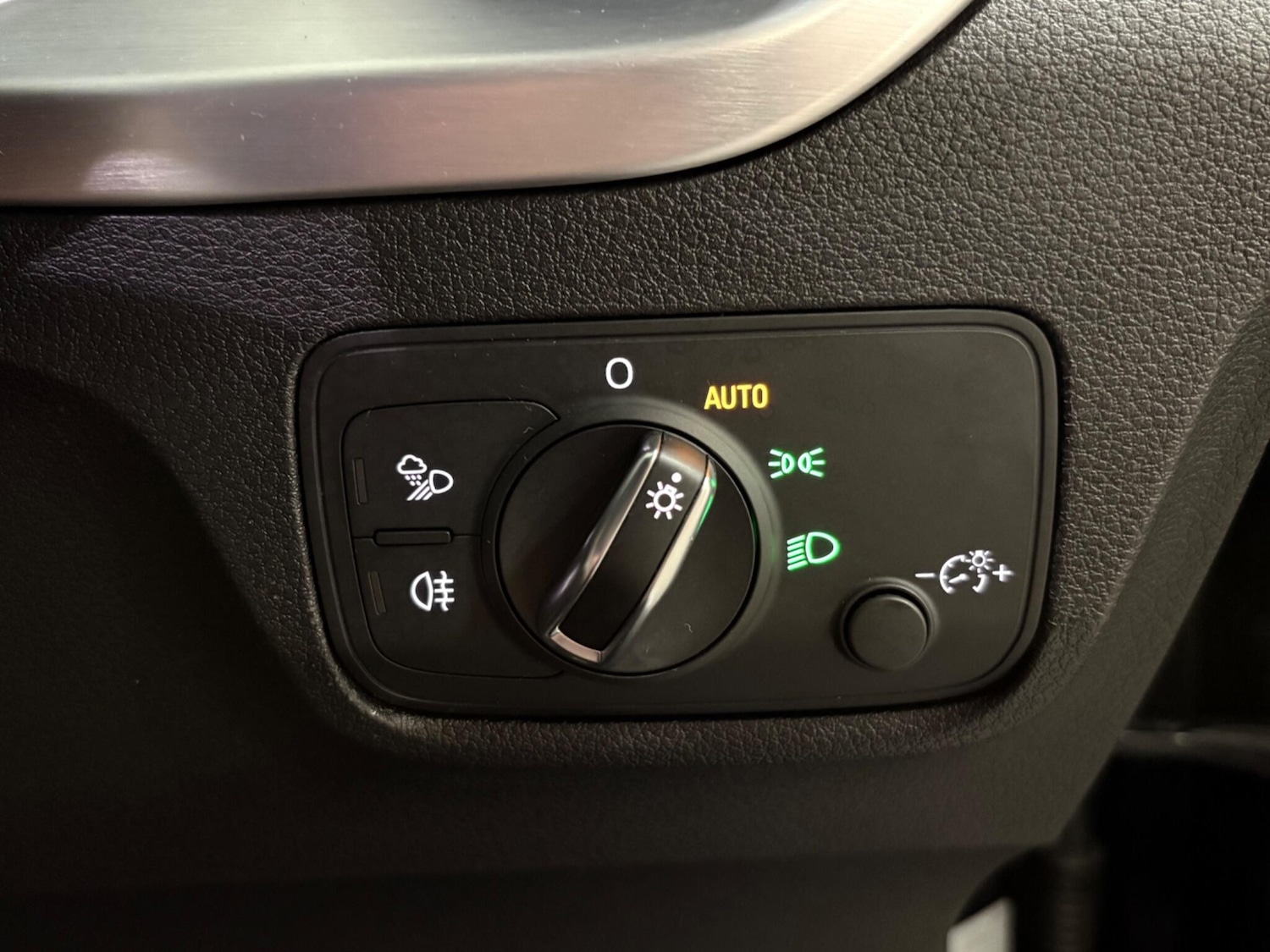 Used Audi Q2 2017 for sale - 77021359: Photo 32