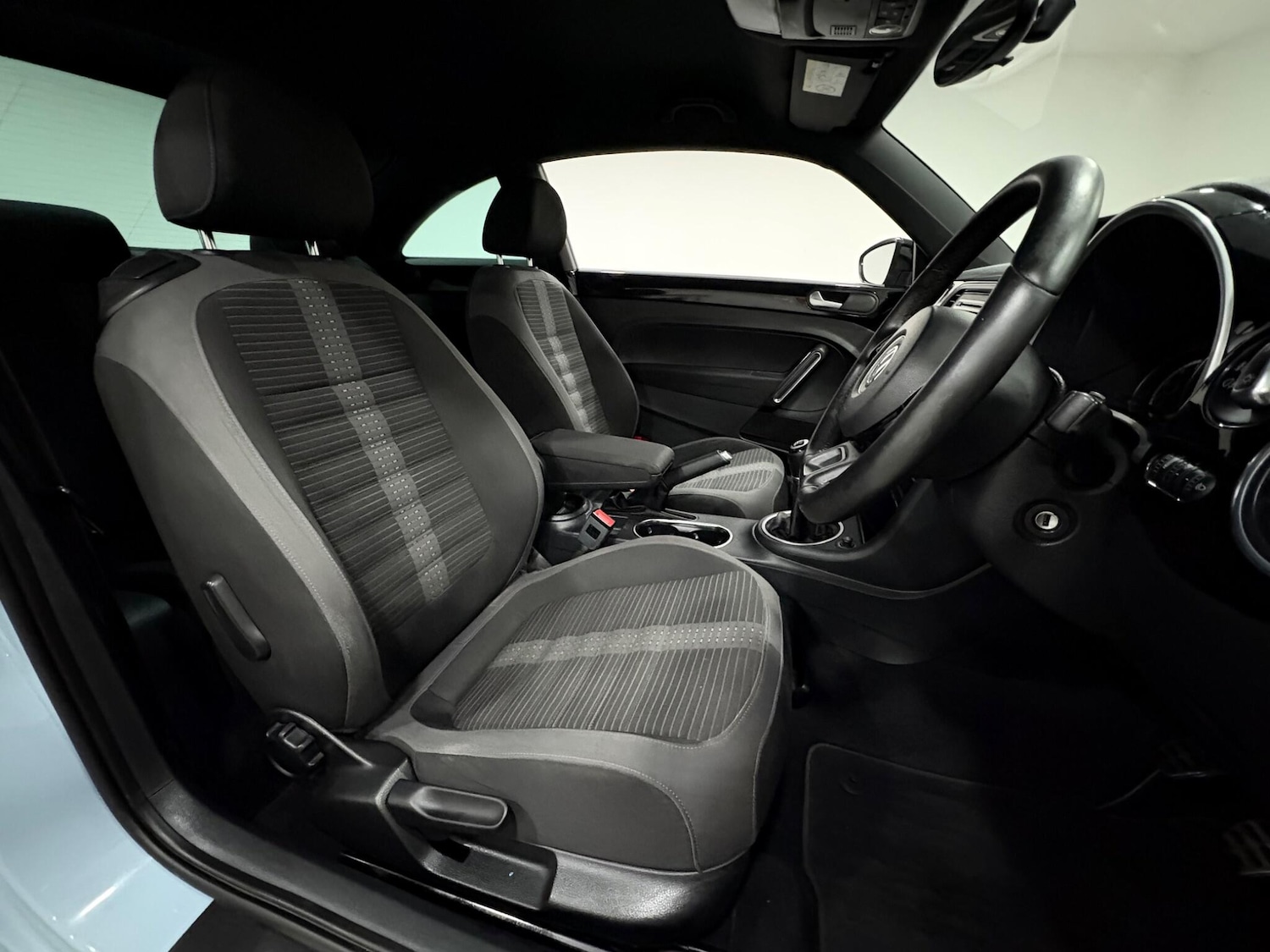 Used Volkswagen Beetle 2015 for sale - 77440195: Photo 11