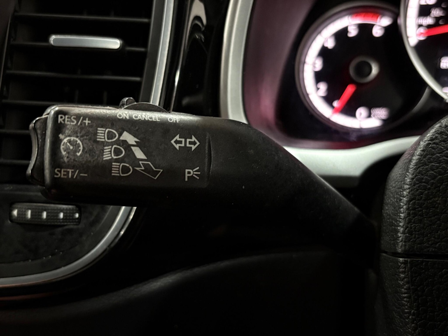 Used Volkswagen Beetle 2015 for sale - 77440195: Photo 13