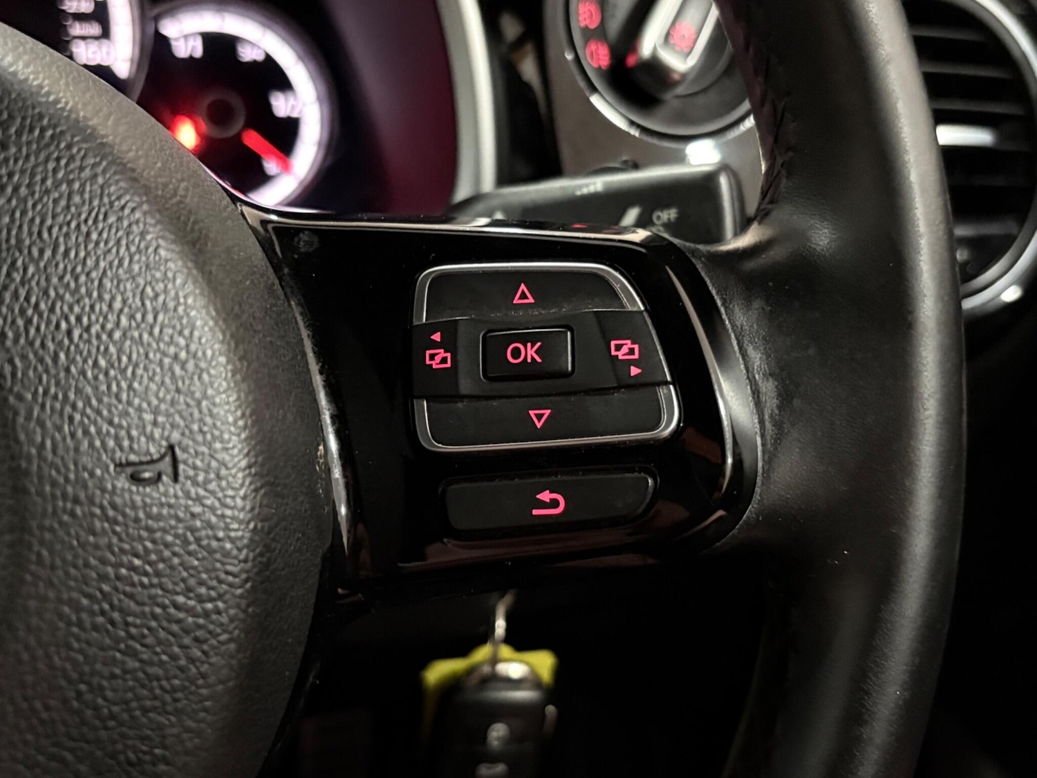 Used Volkswagen Beetle 2015 for sale - 77440195: Photo 17