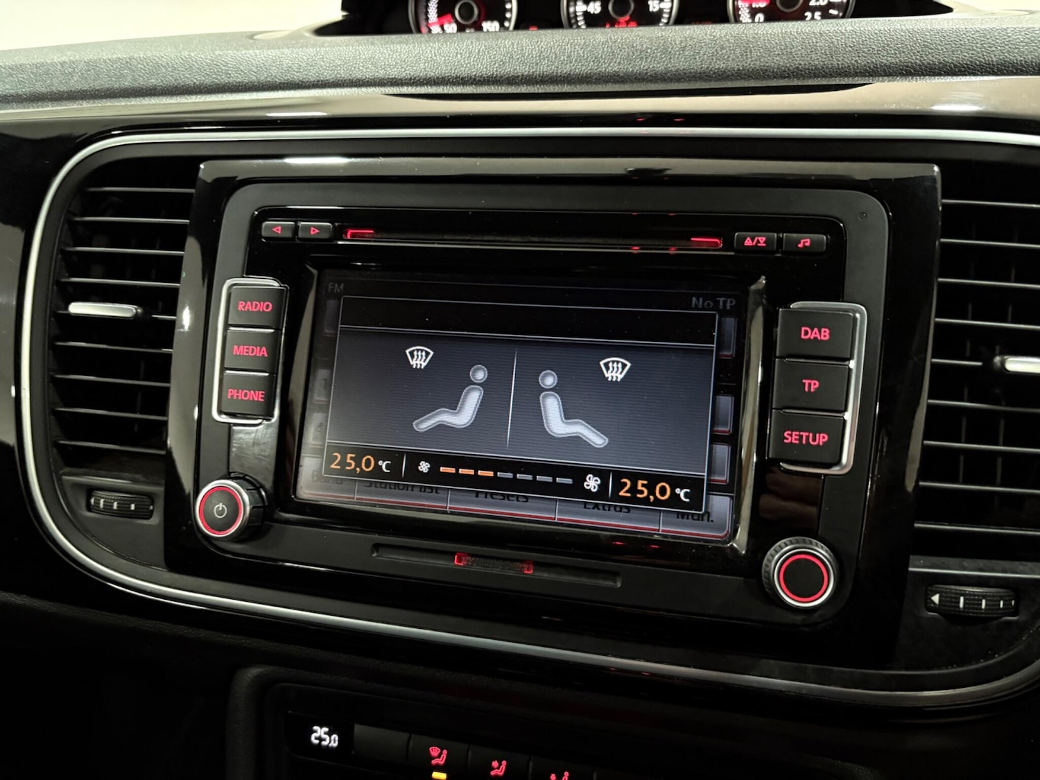 Used Volkswagen Beetle 2015 for sale - 77440195: Photo 20