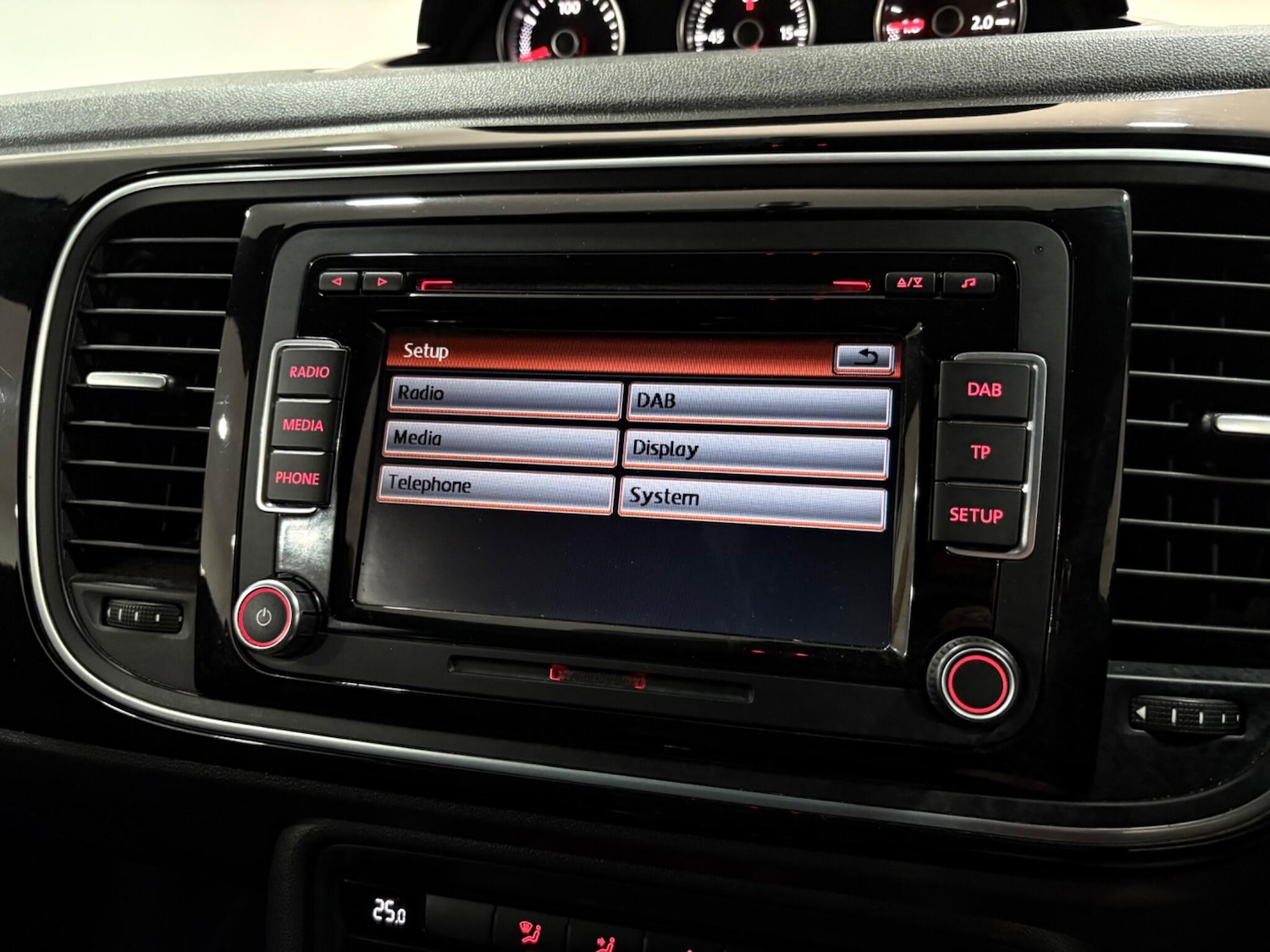 Used Volkswagen Beetle 2015 for sale - 77440195: Photo 22