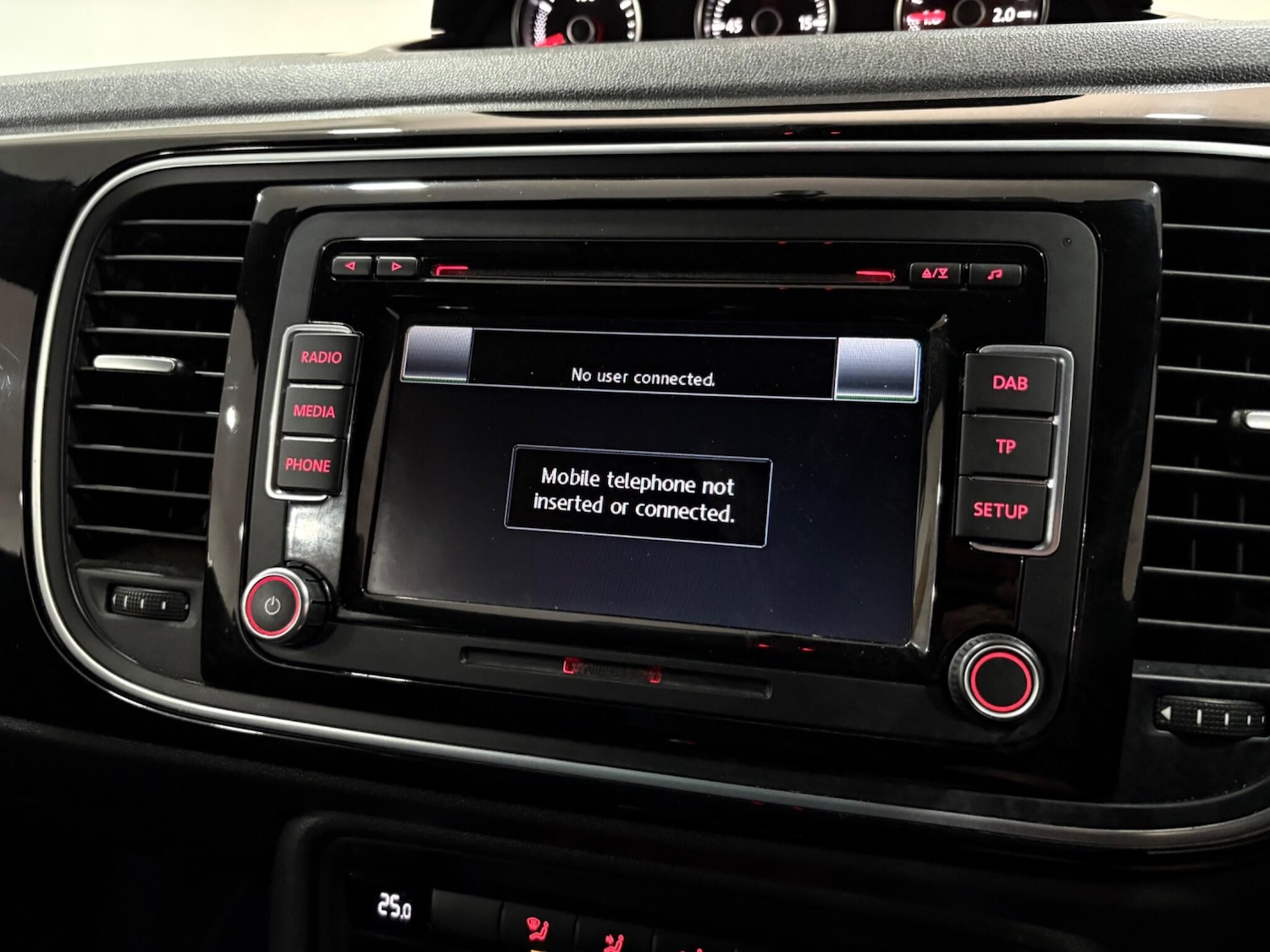 Used Volkswagen Beetle 2015 for sale - 77440195: Photo 23