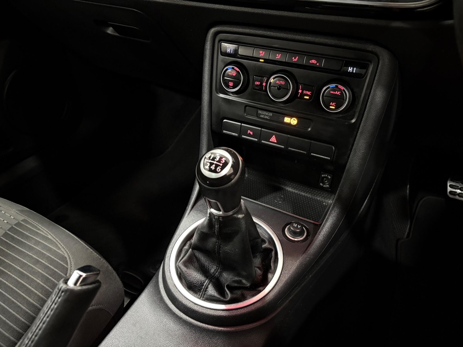 Used Volkswagen Beetle 2015 for sale - 77440195: Photo 25