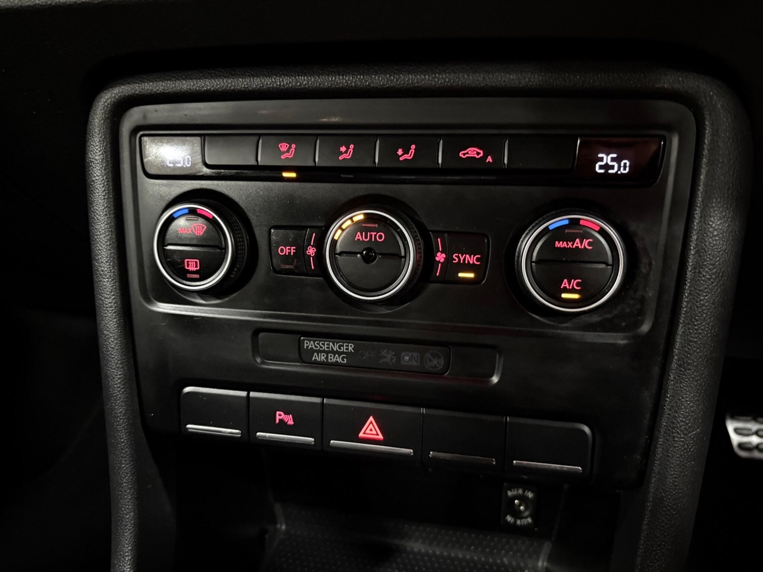 Used Volkswagen Beetle 2015 for sale - 77440195: Photo 26