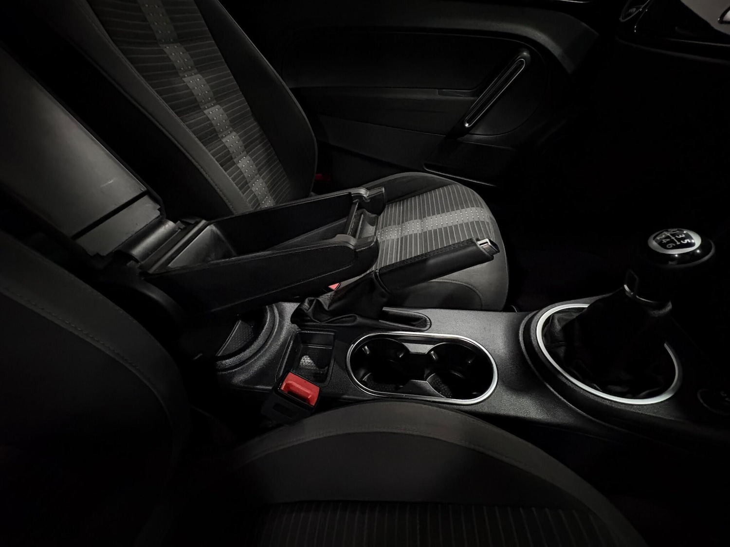 Used Volkswagen Beetle 2015 for sale - 77440195: Photo 30