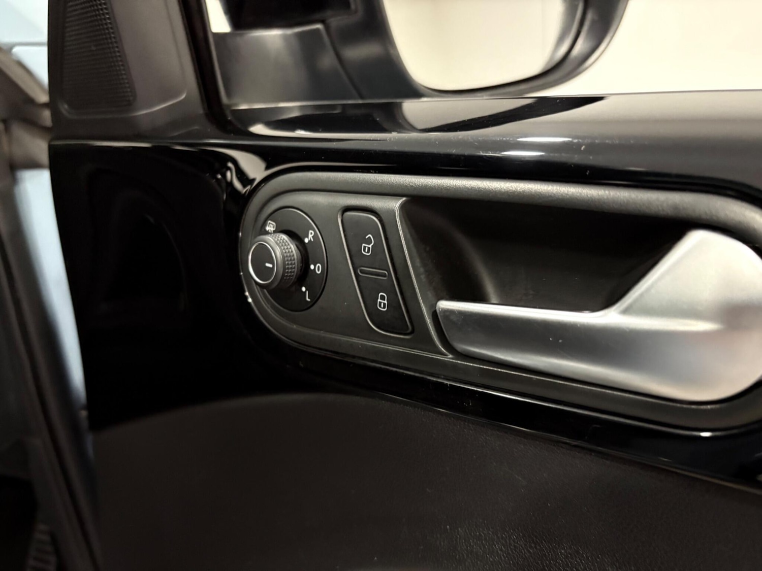 Used Volkswagen Beetle 2015 for sale - 77440195: Photo 31