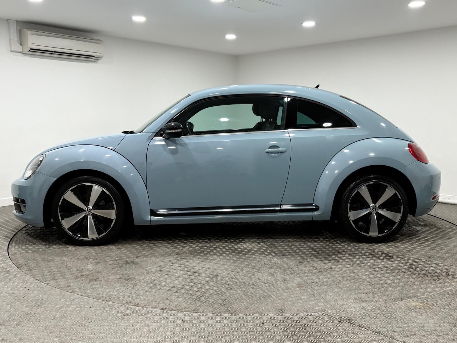 Used Volkswagen Beetle 2015 for sale - 77440195: Photo 6