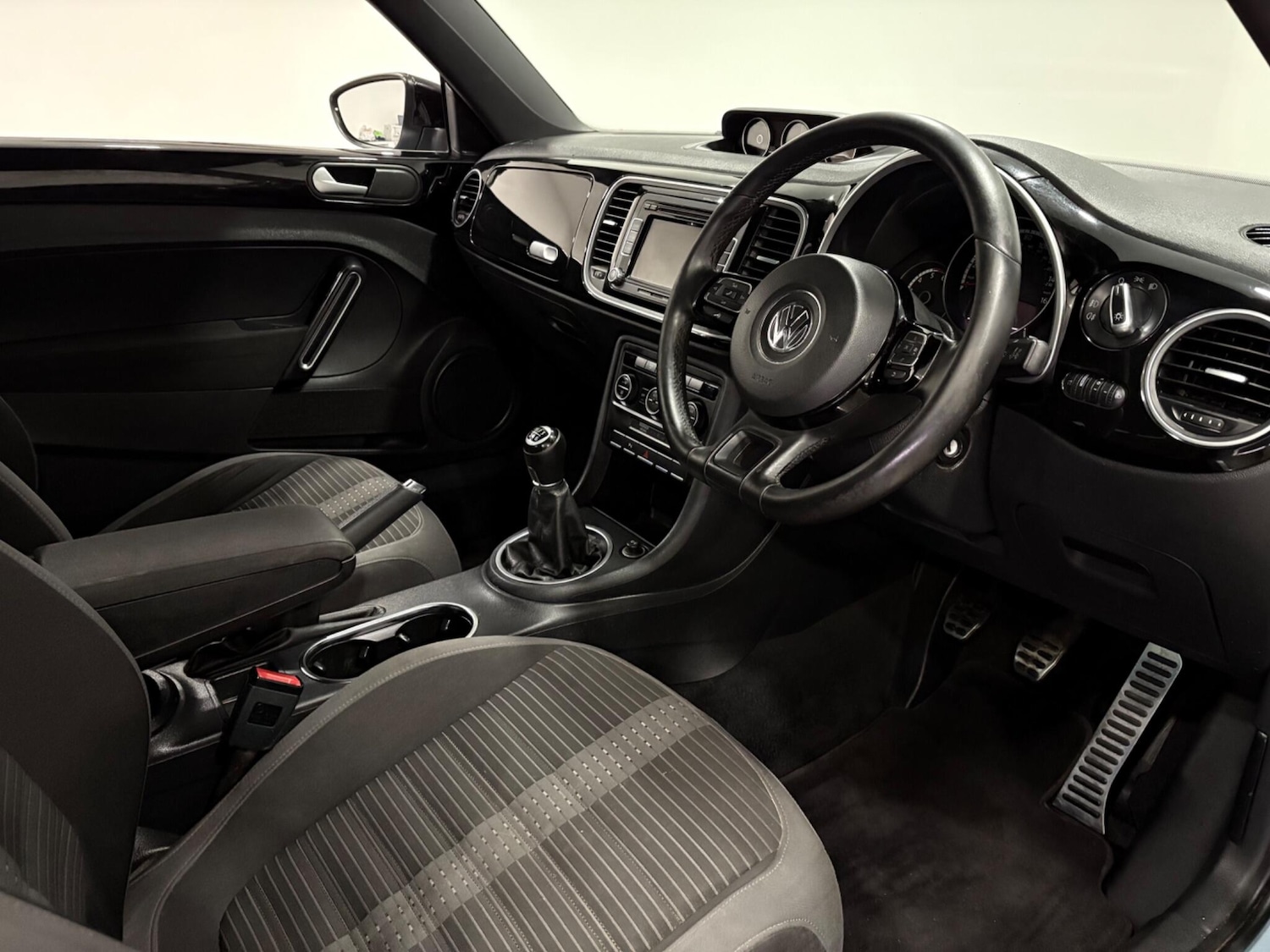 Used Volkswagen Beetle 2015 for sale - 77440195: Photo 9