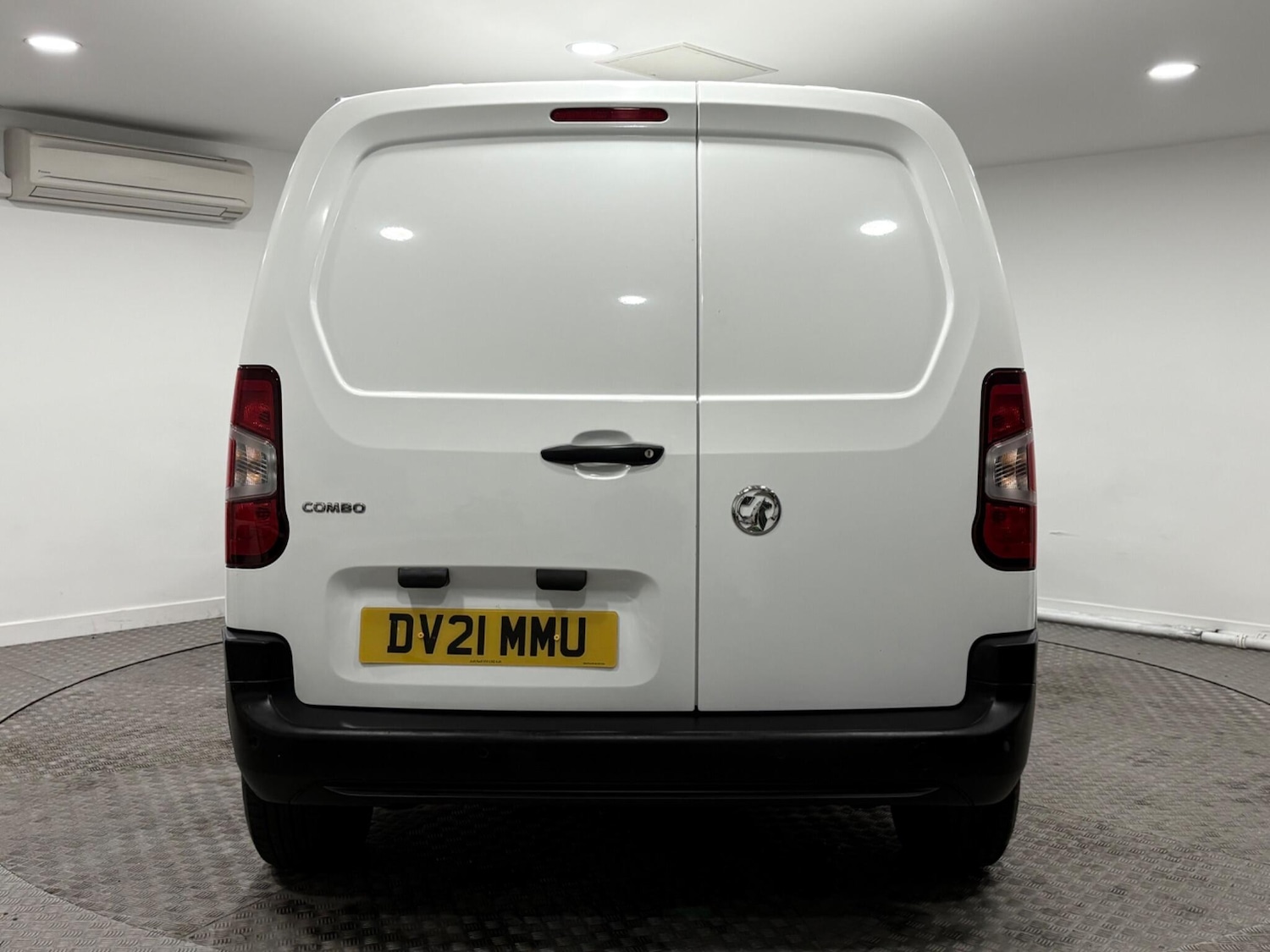 Used Vauxhall Combo 2021 for sale - 77229698: Photo 4