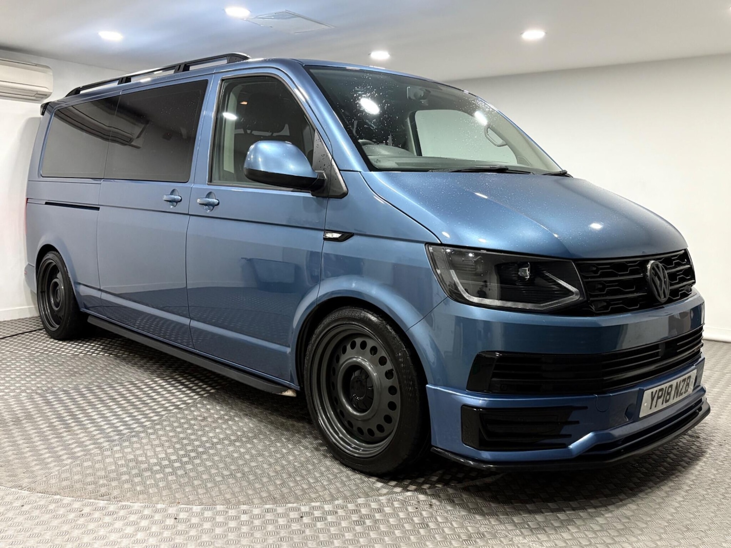 Used Volkswagen Transporter Shuttle 2018 for sale - 76633839: Photo 1