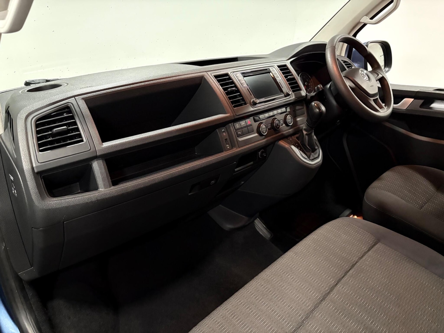 Used Volkswagen Transporter Shuttle 2018 for sale - 76633839: Photo 11