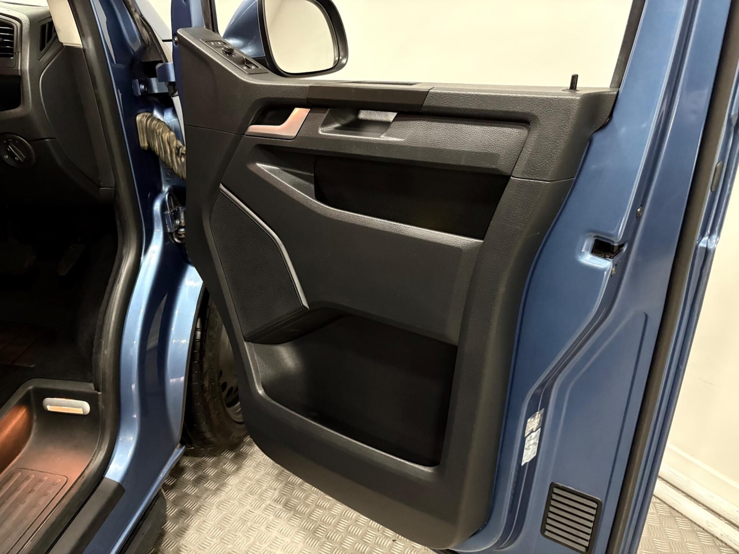 Used Volkswagen Transporter Shuttle 2018 for sale - 76633839: Photo 33