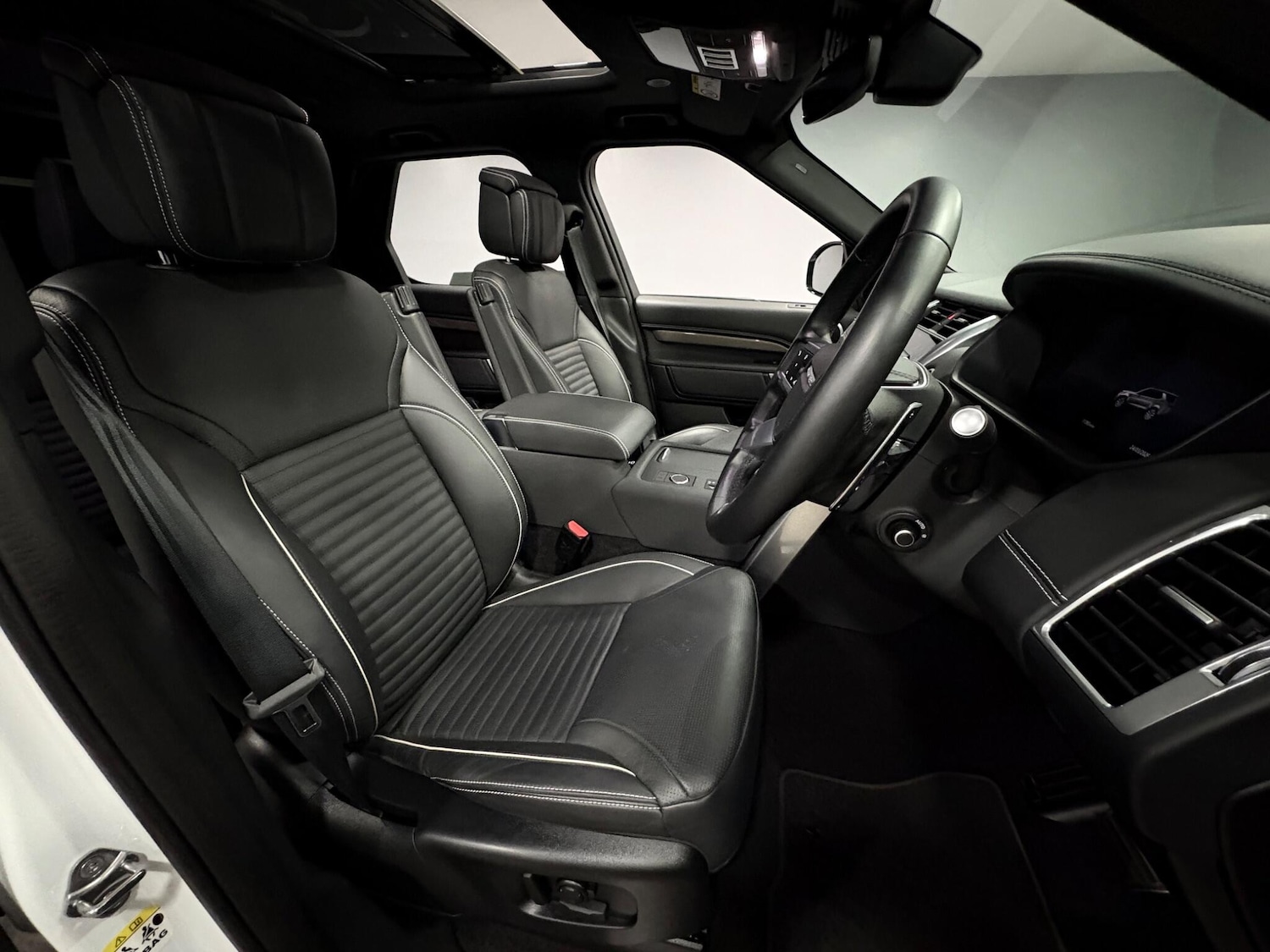 Used Land Rover Discovery 2024 for sale - 78006893: Photo 12