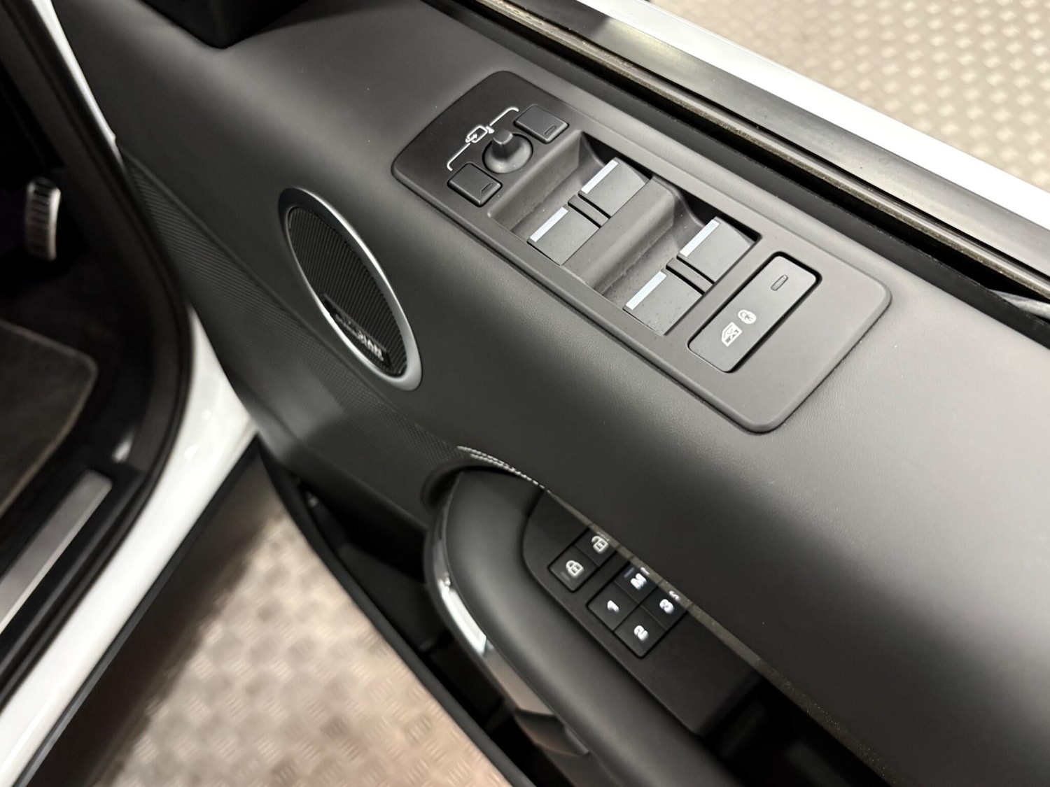 Used Land Rover Discovery 2024 for sale - 78006893: Photo 48