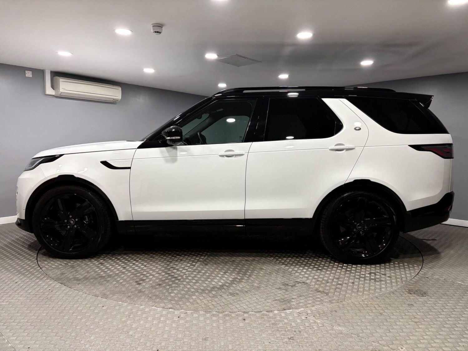 Used Land Rover Discovery 2024 for sale - 78006893: Photo 6