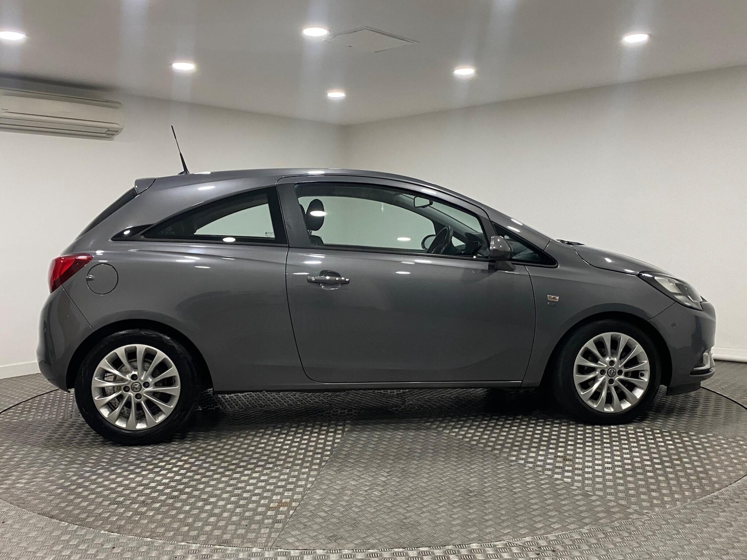 Used Vauxhall Corsa 2015 for sale - 76433044: Photo 2