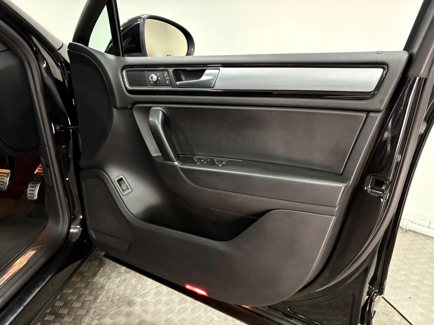 Used Volkswagen Touareg 2018 for sale - 77021117: Photo 36