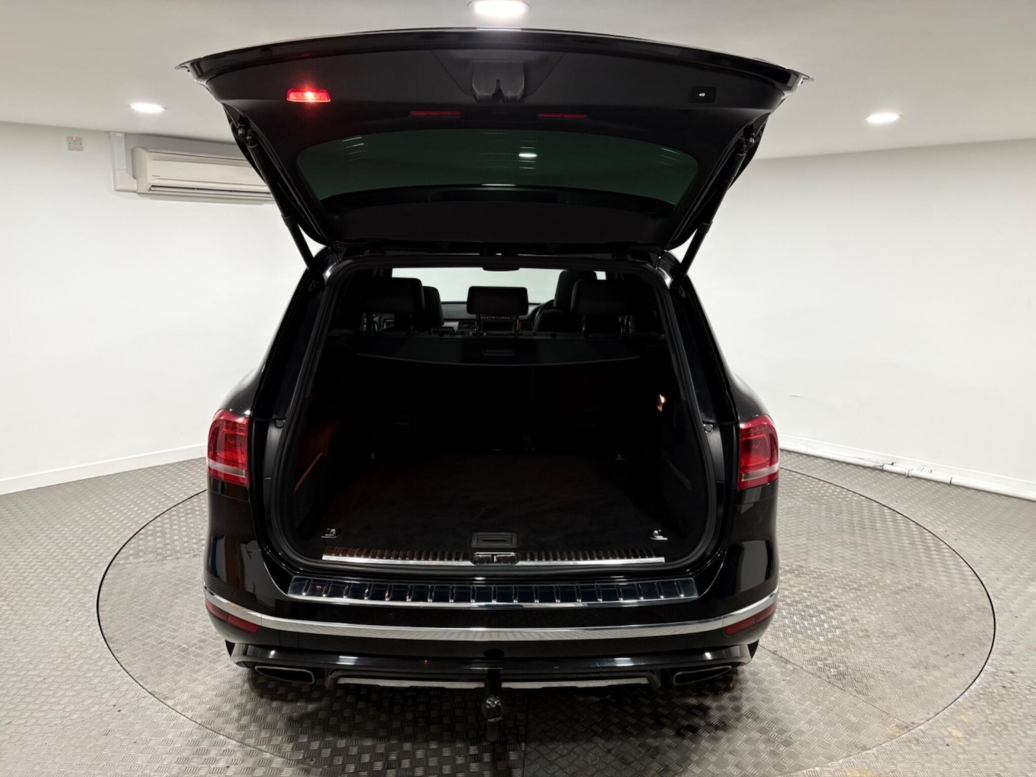 Used Volkswagen Touareg 2018 for sale - 77021117: Photo 41