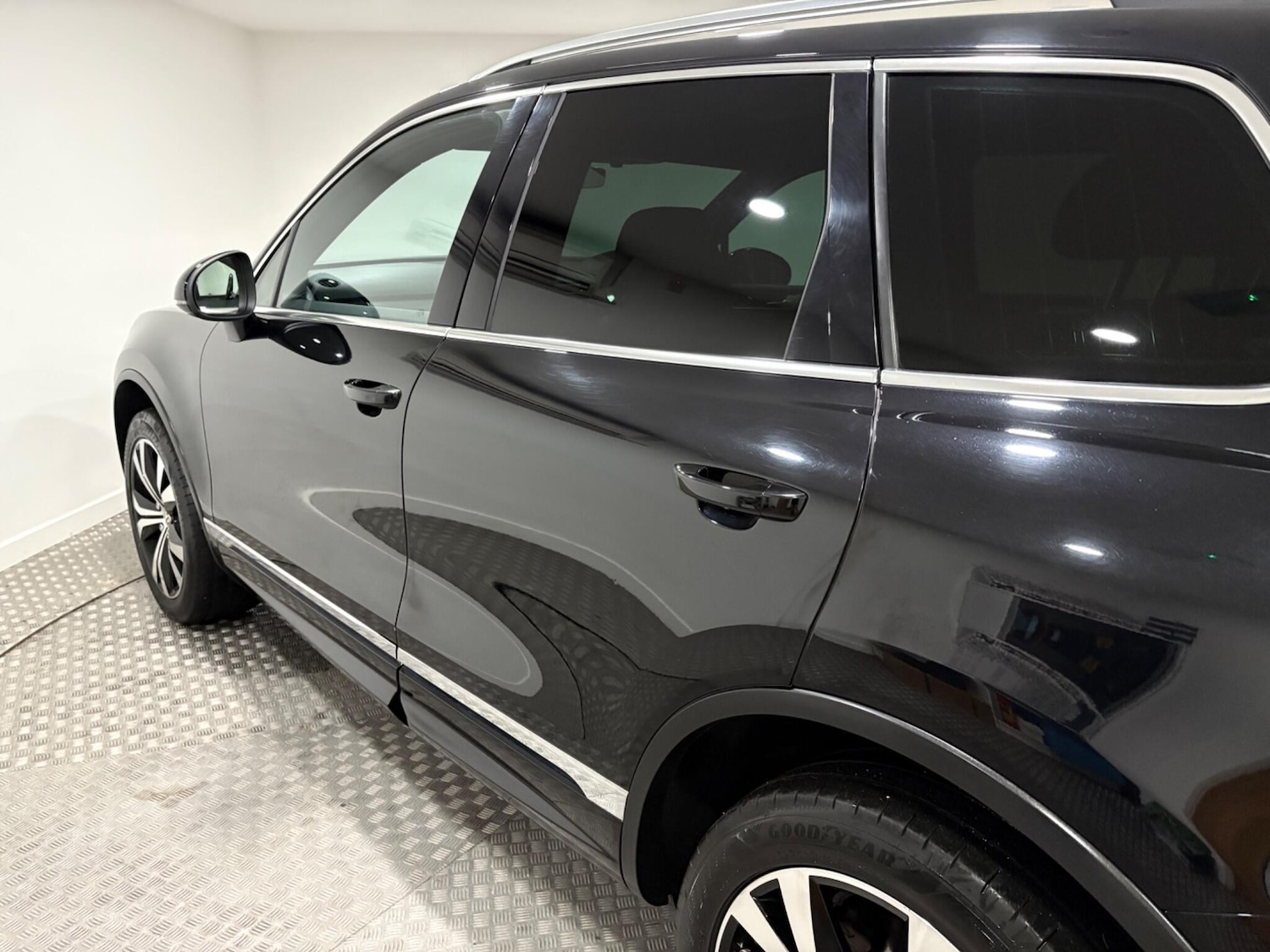 Used Volkswagen Touareg 2018 for sale - 77021117: Photo 49