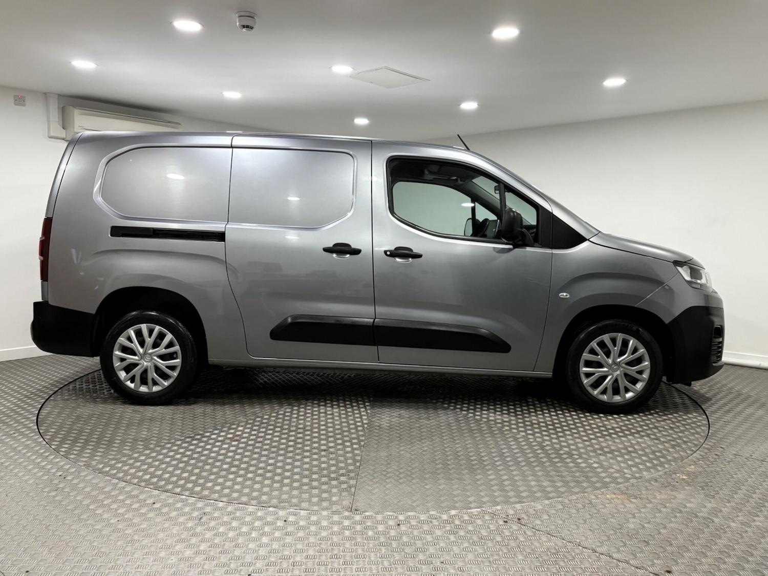 Used Citroen Berlingo 2021 for sale - 77230479: Photo 2