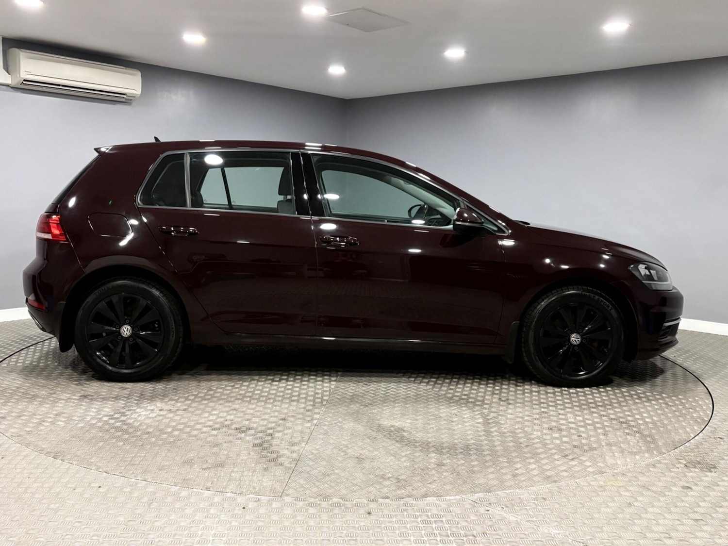 Used Volkswagen Golf 2017 for sale - 77969738: Photo 2