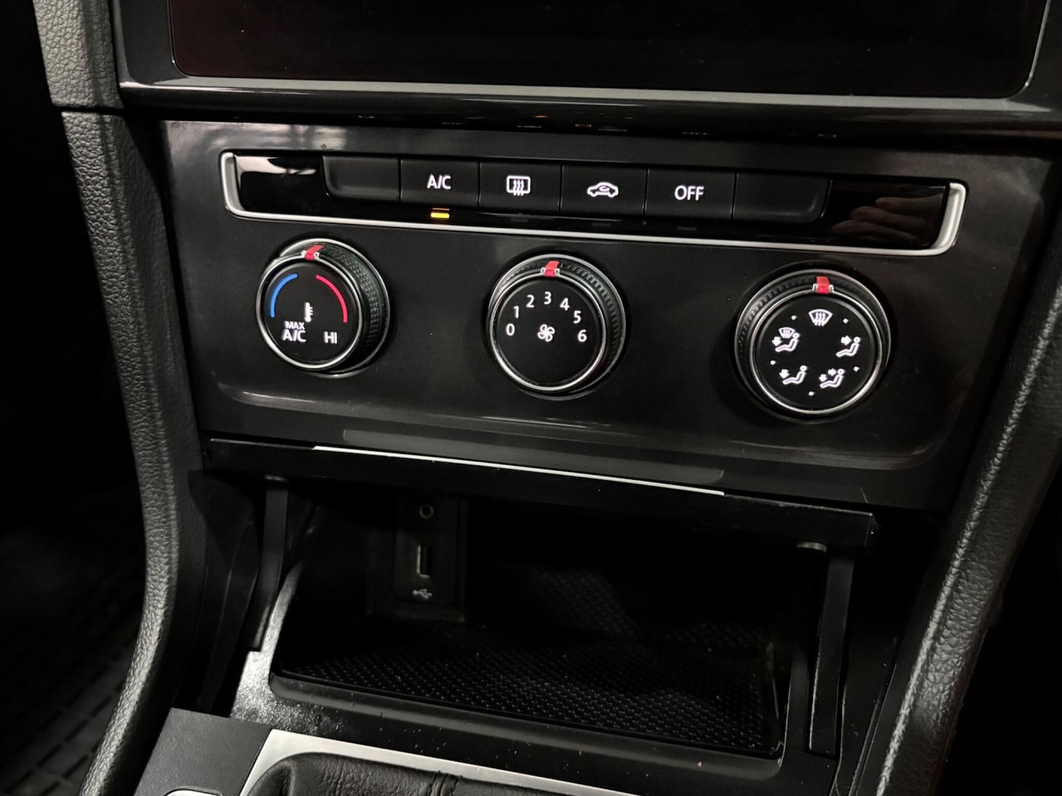 Used Volkswagen Golf 2017 for sale - 77969738: Photo 32