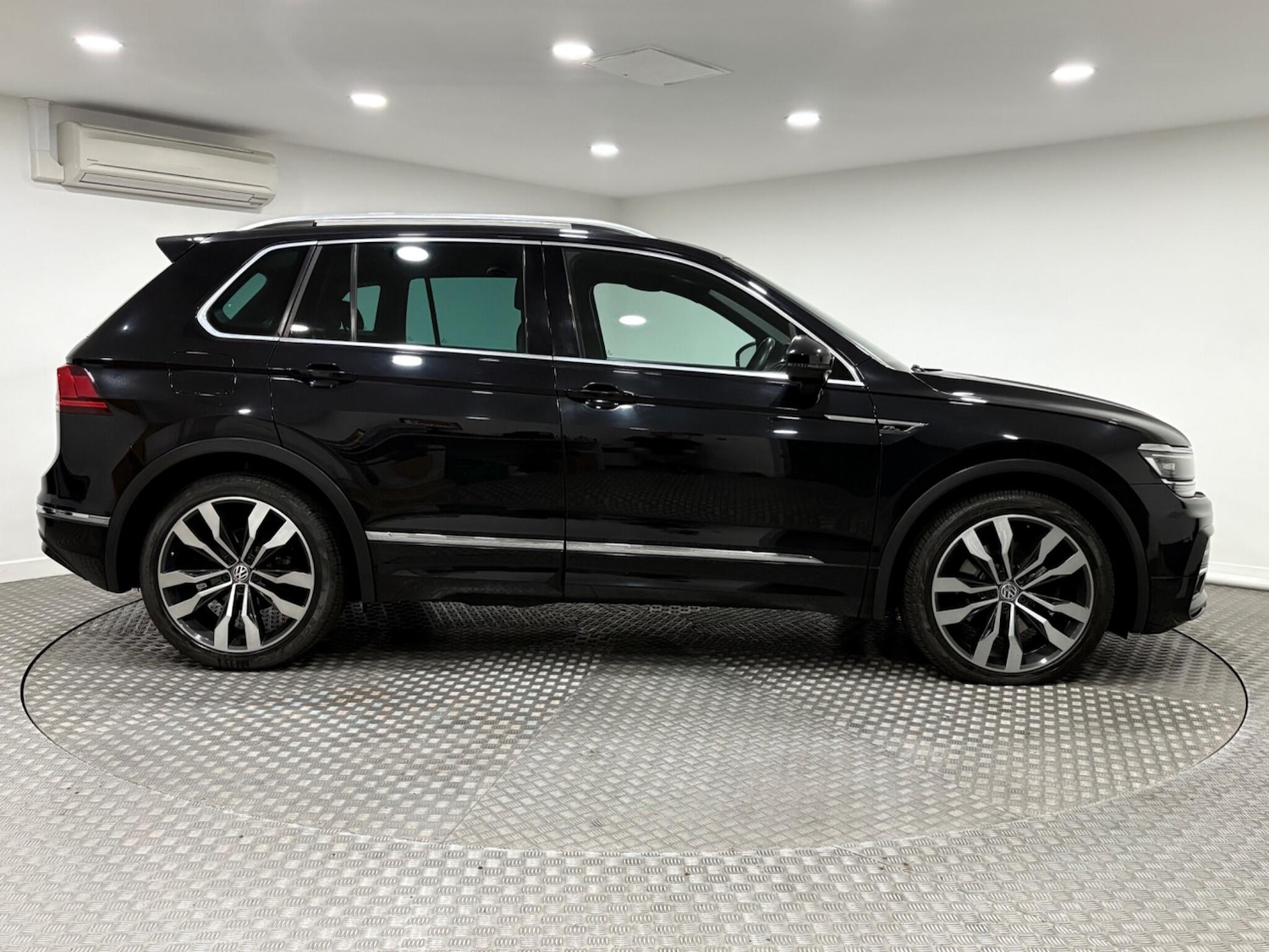 Used Volkswagen Tiguan 2018 for sale - 77021159: Photo 2