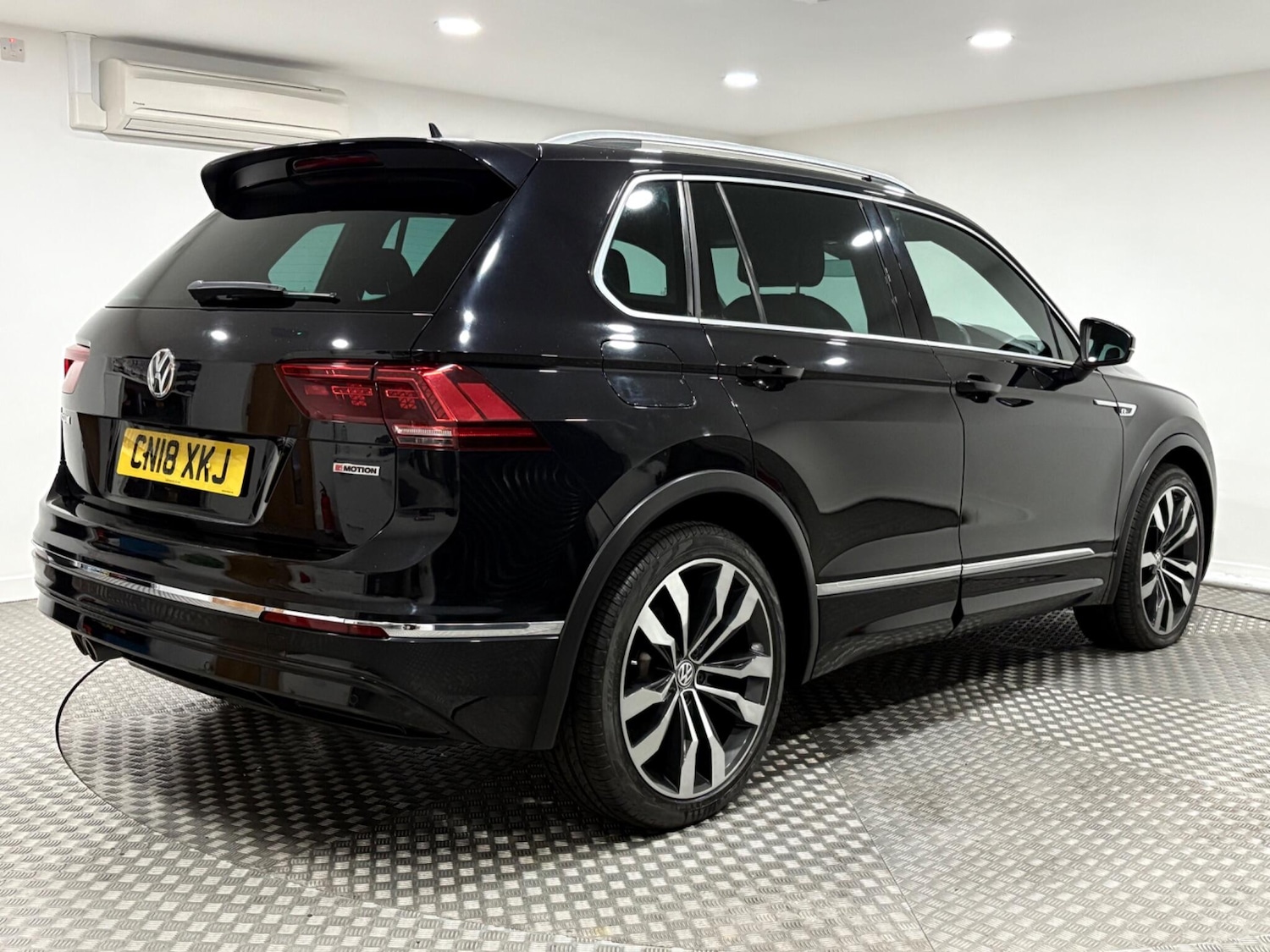 Used Volkswagen Tiguan 2018 for sale - 77021159: Photo 3