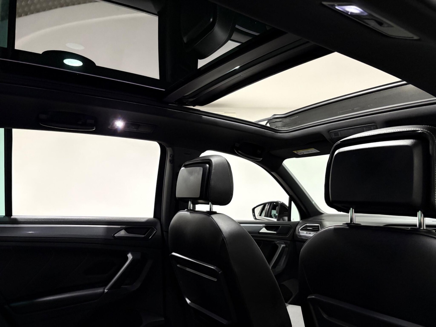 Used Volkswagen Tiguan 2018 for sale - 77021159: Photo 39