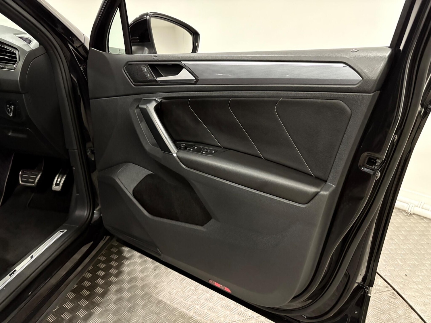 Used Volkswagen Tiguan 2018 for sale - 77021159: Photo 43