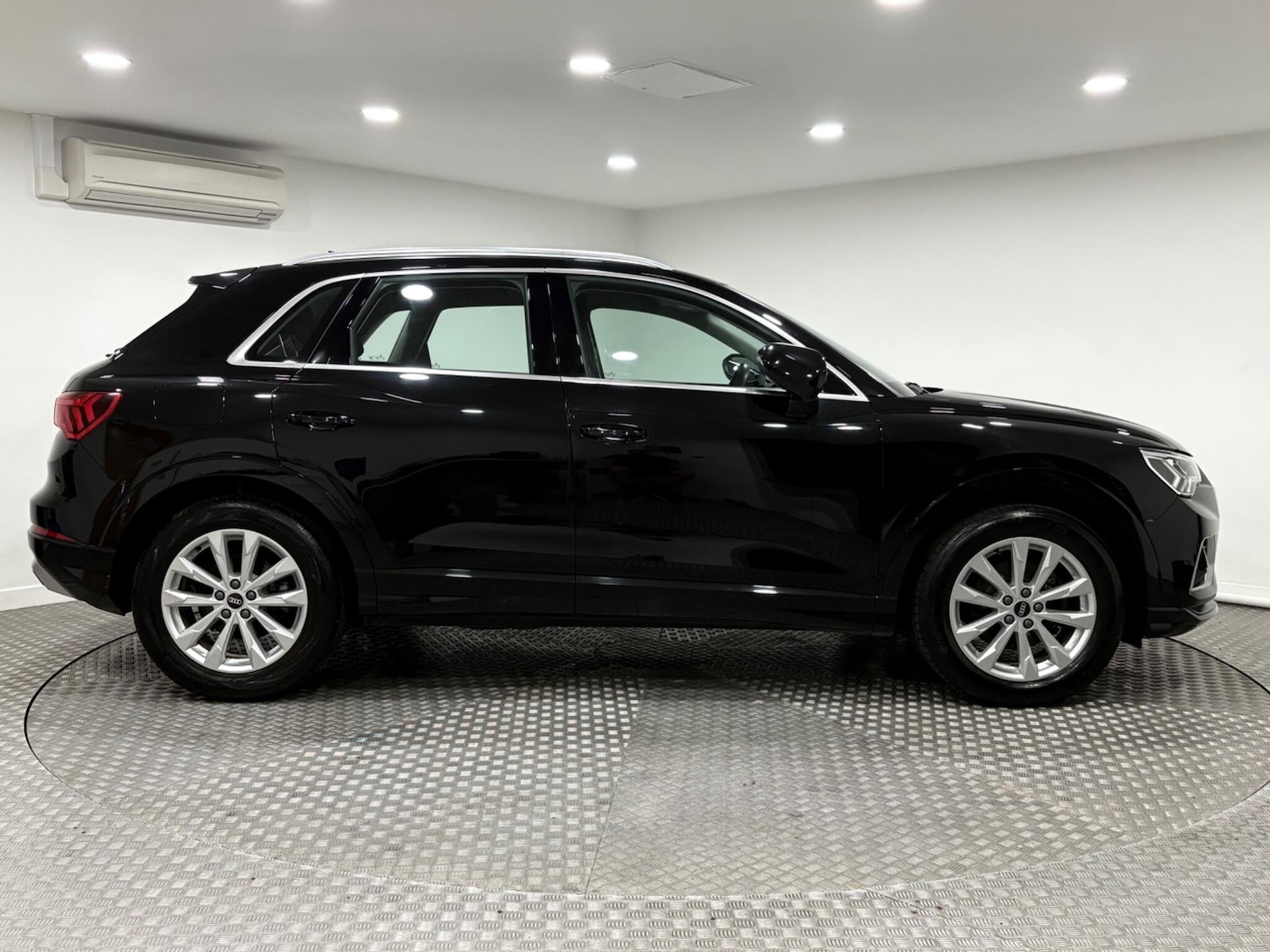 Used Audi Q3 2020 for sale - 76423632: Photo 2
