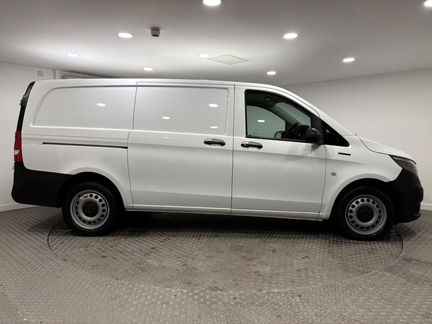 Used Mercedes-Benz Vito 2022 for sale - 77612400: Photo 2