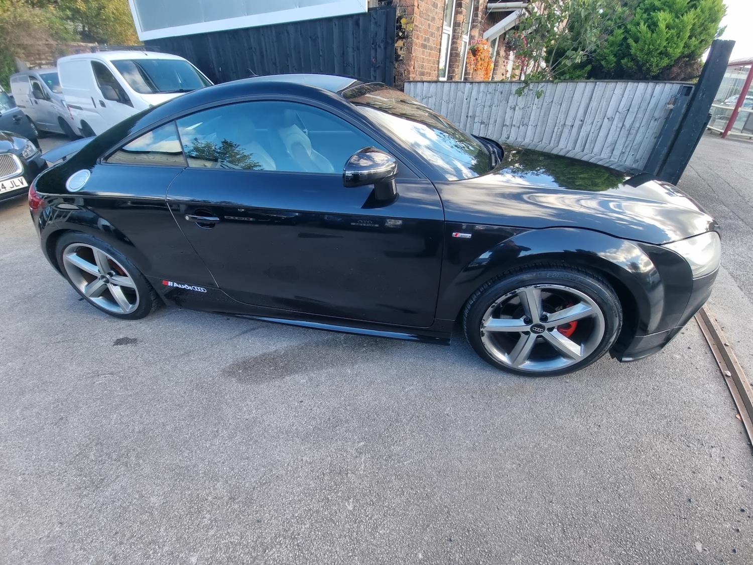 Used Audi TT 2011 for sale - 76370065: Photo 2