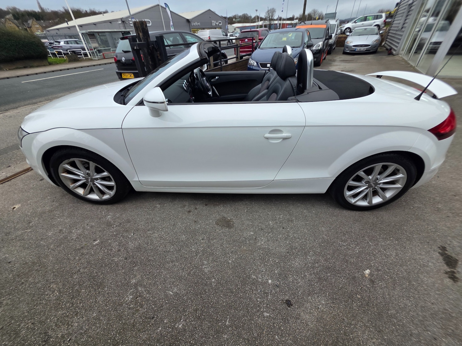 Used Audi TT 2011 for sale - 77977585: Photo 2