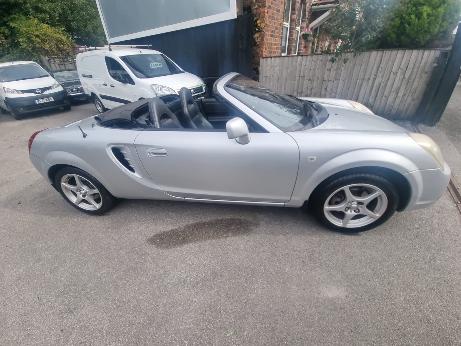 Used Toyota MR2 2003 for sale - 78141623: Photo 4