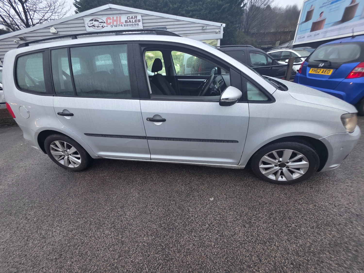Used Volkswagen Touran 2010 for sale - 77478022: Photo 2