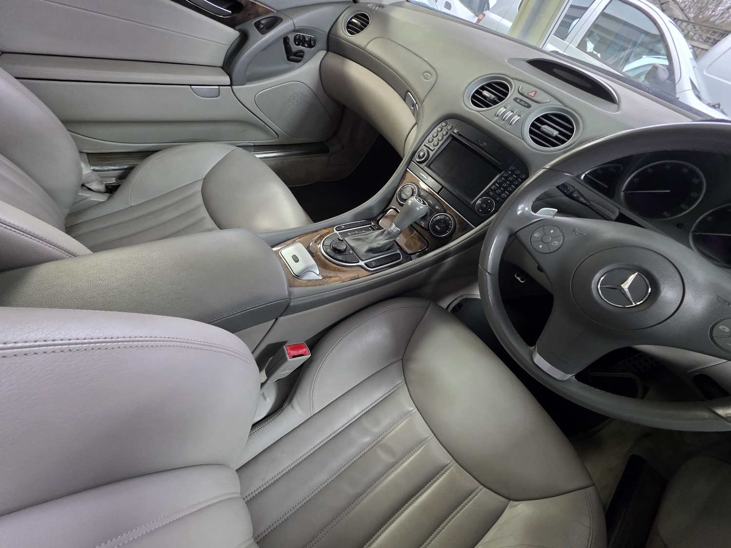 Used Mercedes-Benz SL 2010 for sale - 76370053: Photo 11