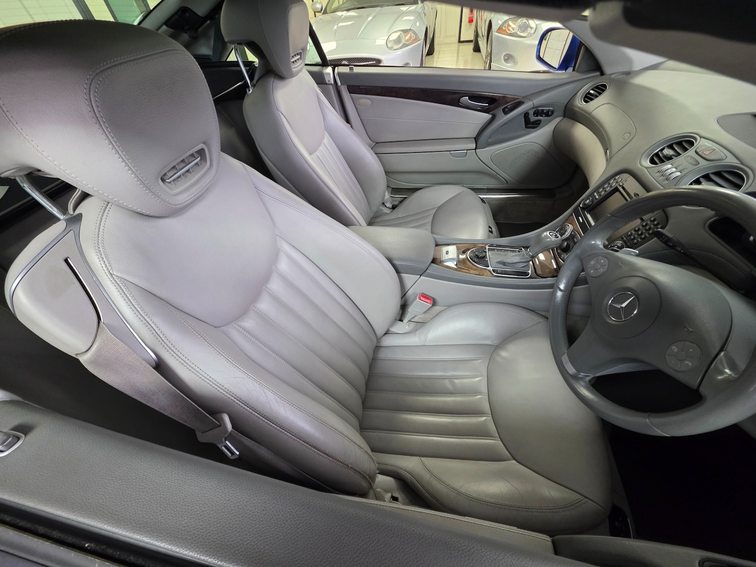 Used Mercedes-Benz SL 2010 for sale - 76370053: Photo 12