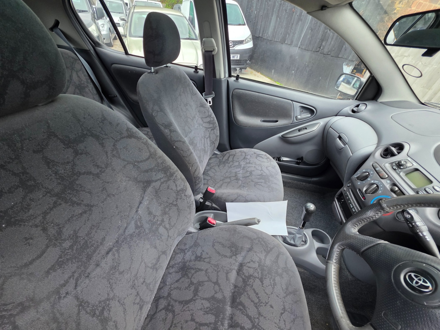 Used Toyota Yaris 2001 for sale - 77105817: Photo 7