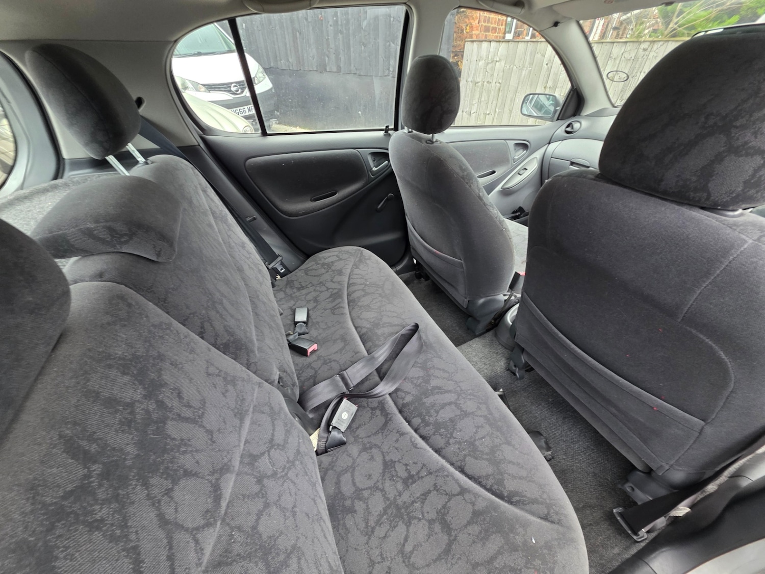 Used Toyota Yaris 2001 for sale - 77105817: Photo 8