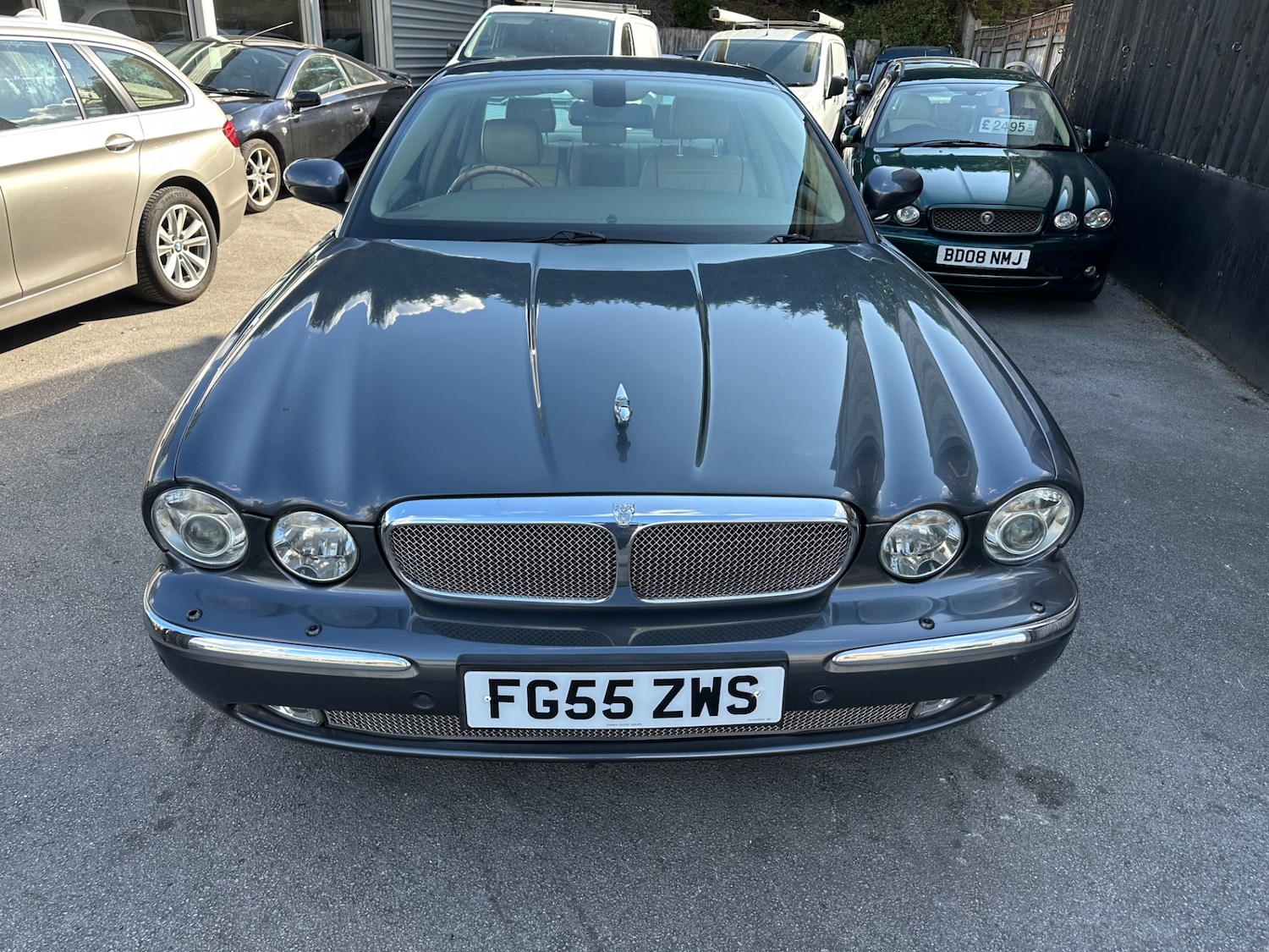 Used Jaguar XJ 2006 for sale - 76347305: Photo 2
