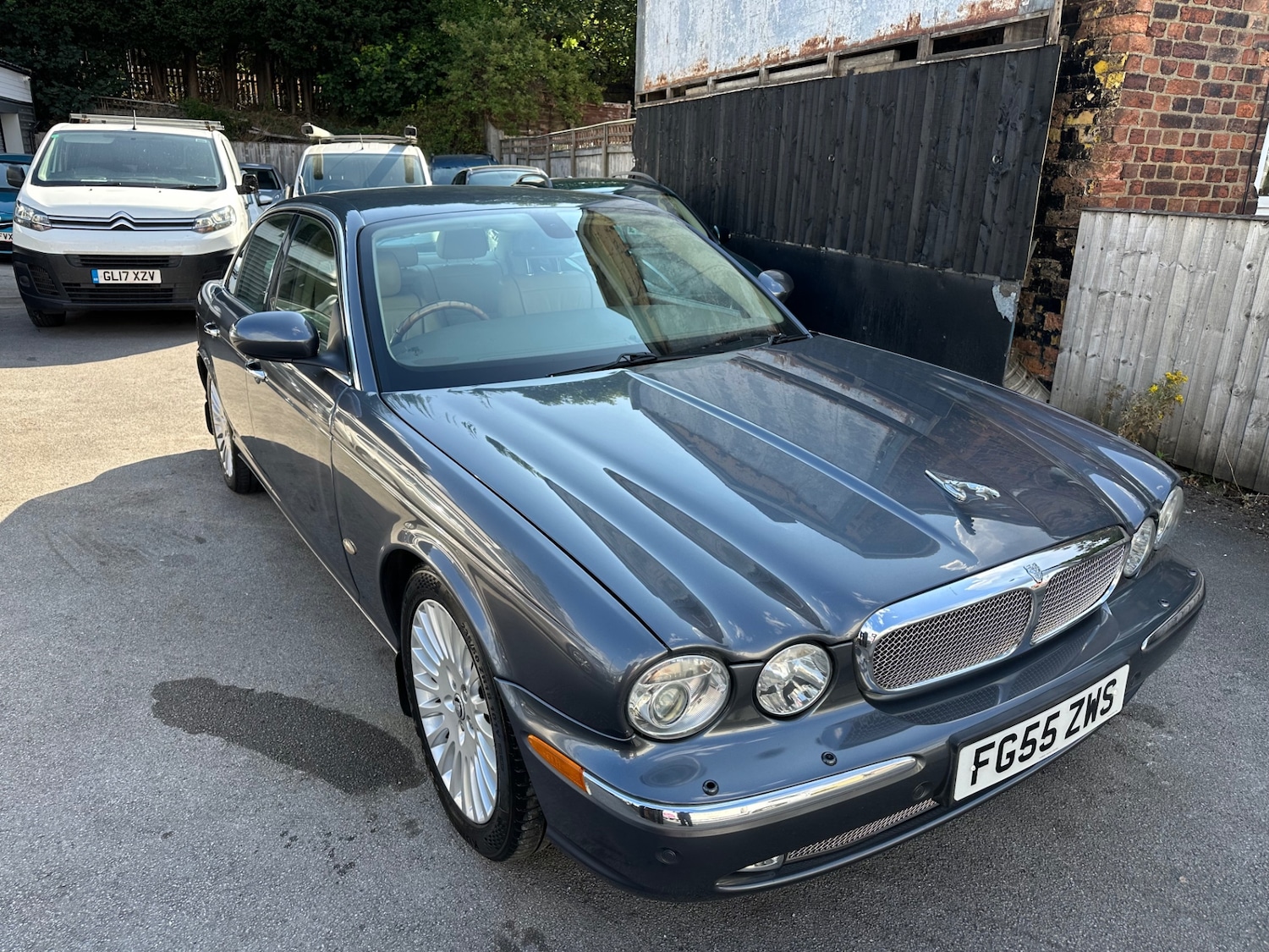 Used Jaguar XJ 2006 for sale - 76347305: Photo 3